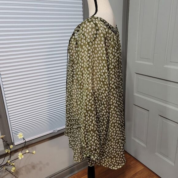 LANE Bryant Semi Sheer Dainty Flower Print Pheasant Blouse - Picture 6 of 7